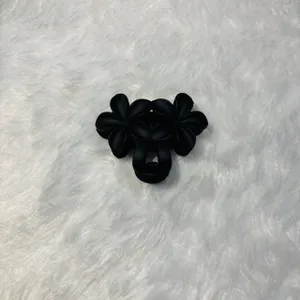 Black Double Floral Medium Claw