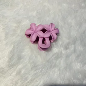 Light Pink Double Floral Medium Claw