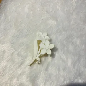 White Medium Stem Floral Claw